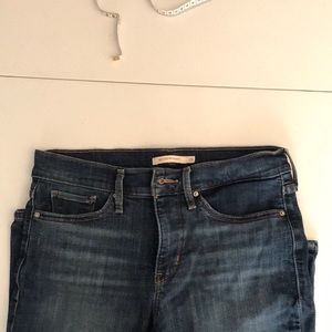NWOT- Levi’s 311, Shaping Skinny Jeans, size 29L (29x32)